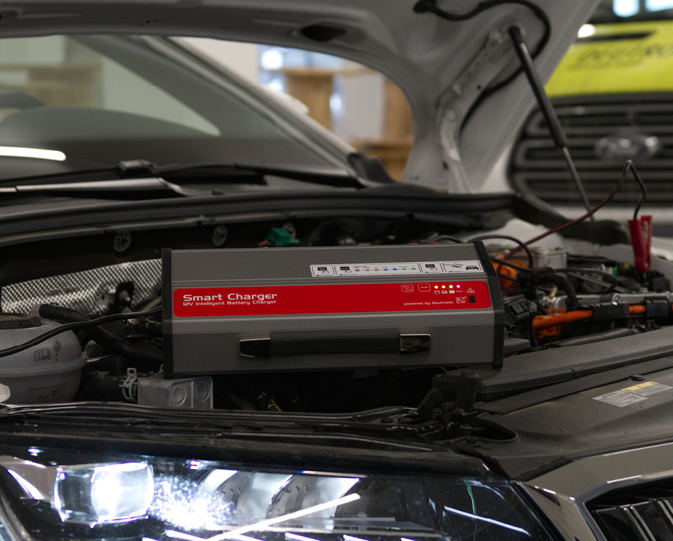 New Deutronic USA SC750-14 SmartCharger gives Auto Dealerships powerful battery technology